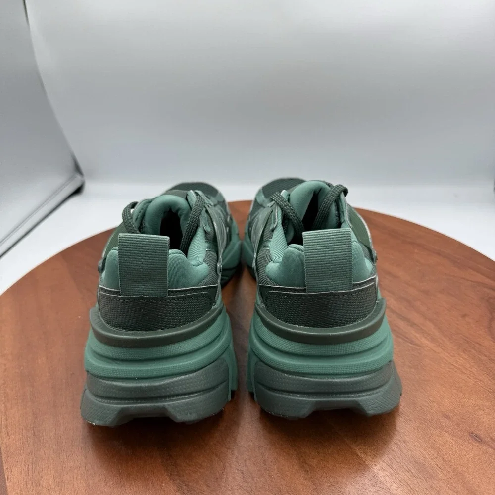 Nike V2K Run Bicoastal Metallic Silver Sneaker Womens Size 8 HF5050-361 Athletic